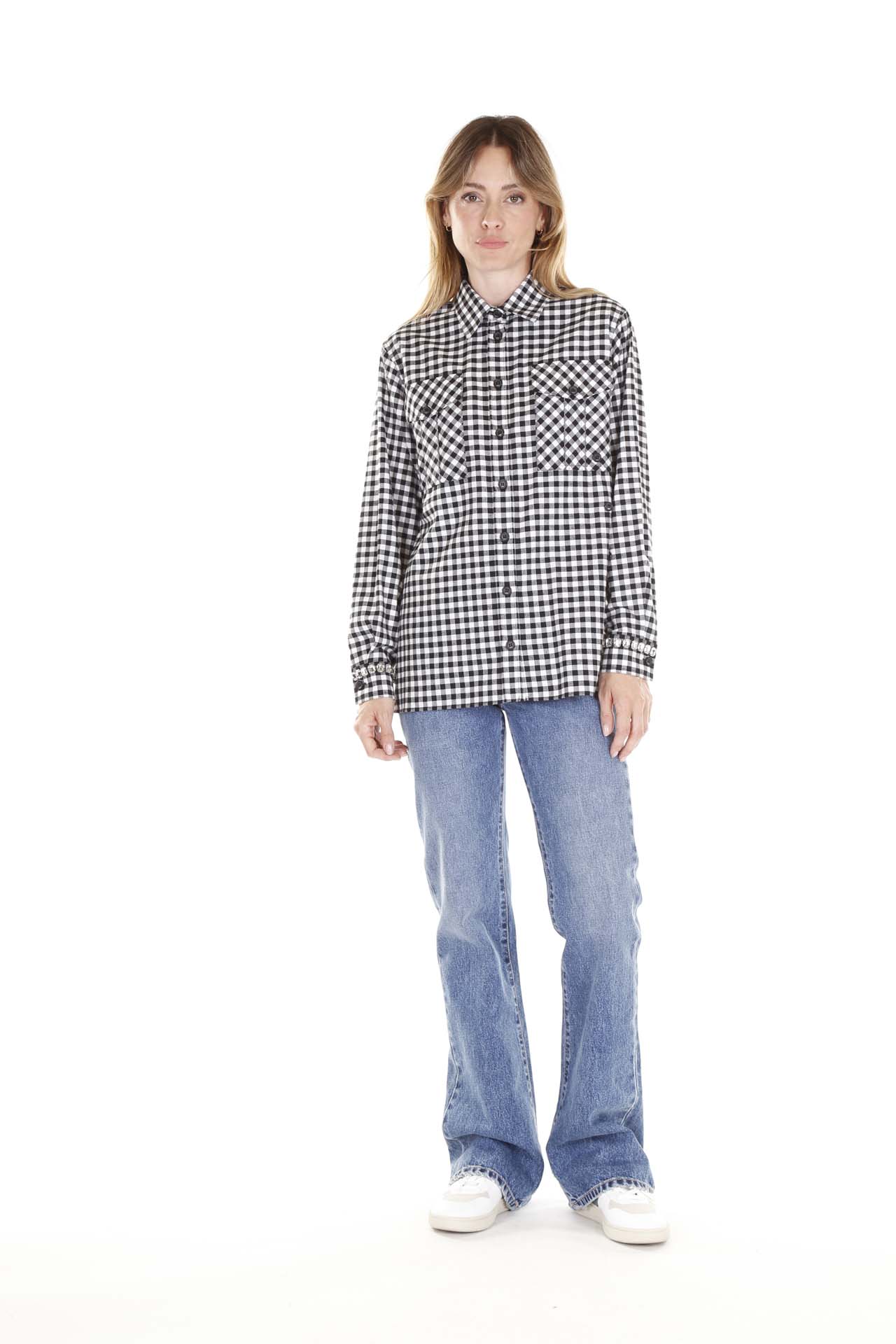 N.21, Camicia